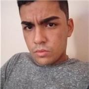 Profesor de matemáticas ofrece clases al público que lo requiera